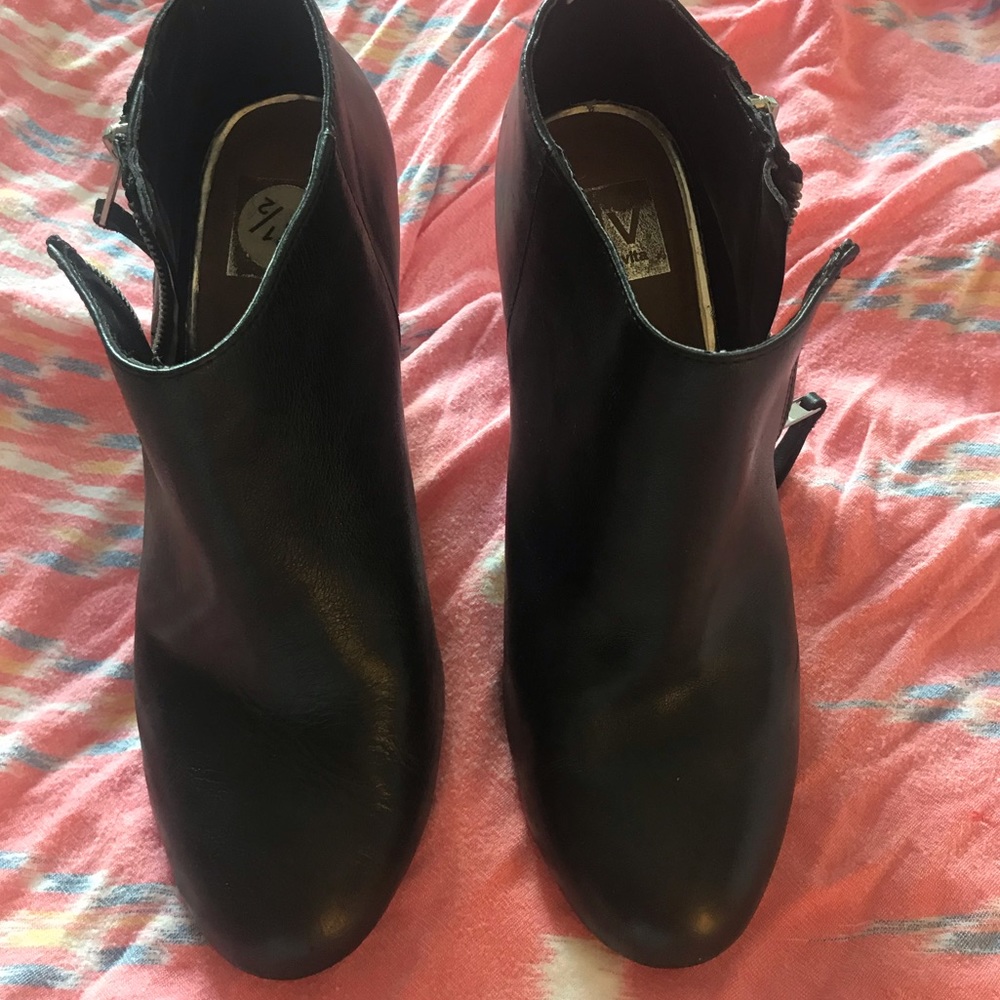 DV black booties
